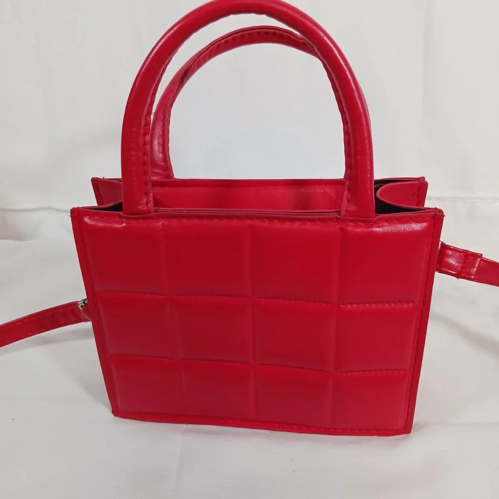 Unbranded Quilted Crossbody Bag Womens Small Red Excellent Padded Square Satchel